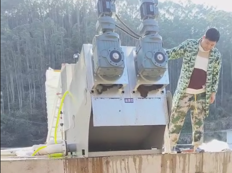 廣東河源養(yǎng)豬場疊螺機(jī)402案例分析