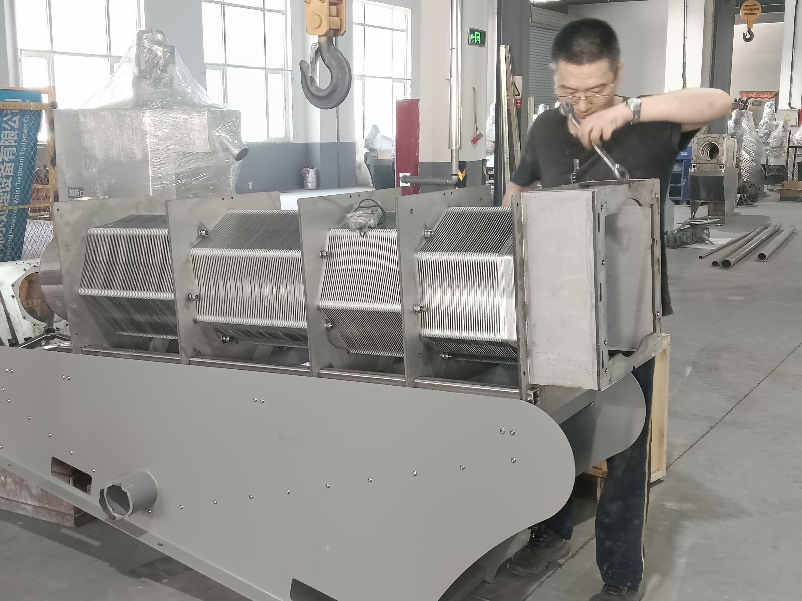 疊螺壓泥機(jī)(1)